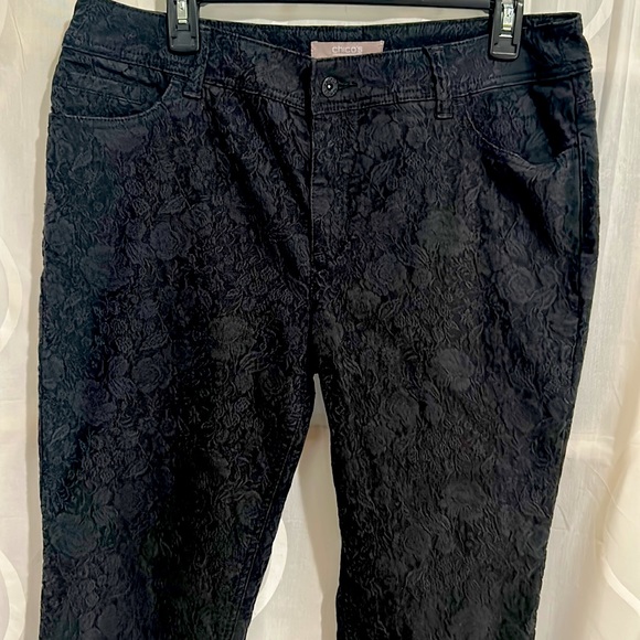 Chico’s Black Floral Print Cropped Pants, Chicos Size 2 (12) - Picture 2 of 4